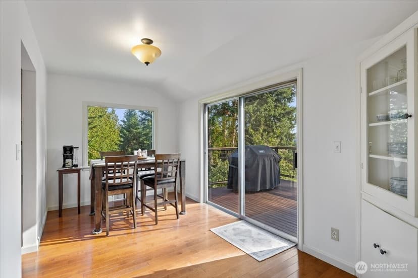 Property photo for 17024 32nd Avenue NE, Lake Forest Park photo 12