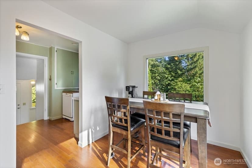 Property photo for 17024 32nd Avenue NE, Lake Forest Park photo 13
