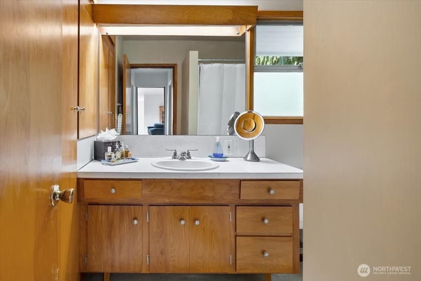 Property photo for 17024 32nd Avenue NE, Lake Forest Park photo 19