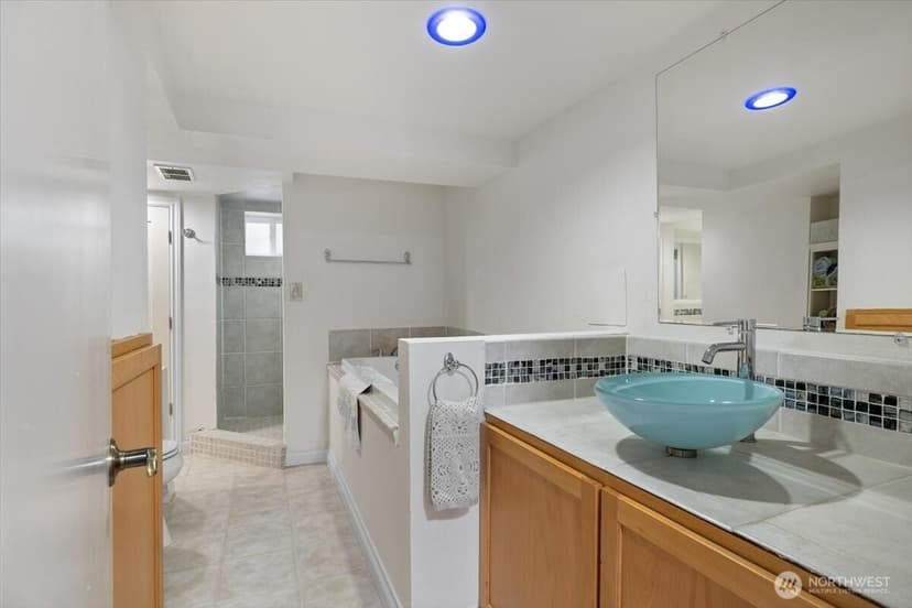 Property photo for 17024 32nd Avenue NE, Lake Forest Park photo 25