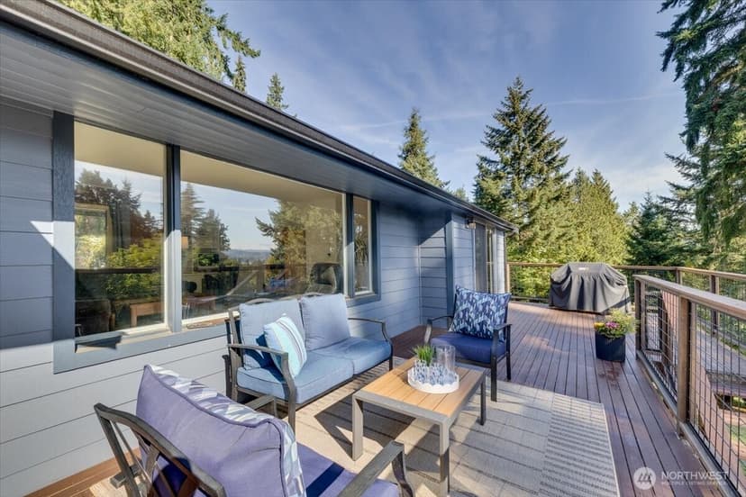 Property photo for 17024 32nd Avenue NE, Lake Forest Park photo 6