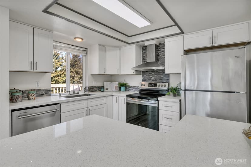 Property photo for 10313 97th Street SW, Lakewood photo 13