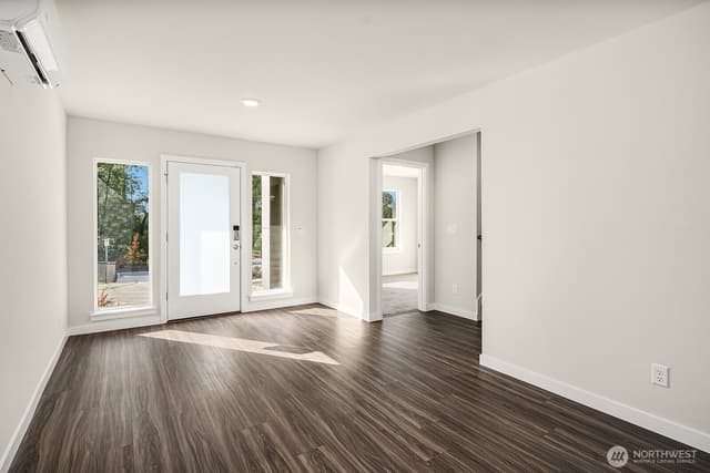 Property photo for 4273 Aberdeen Way NE, Renton photo 3
