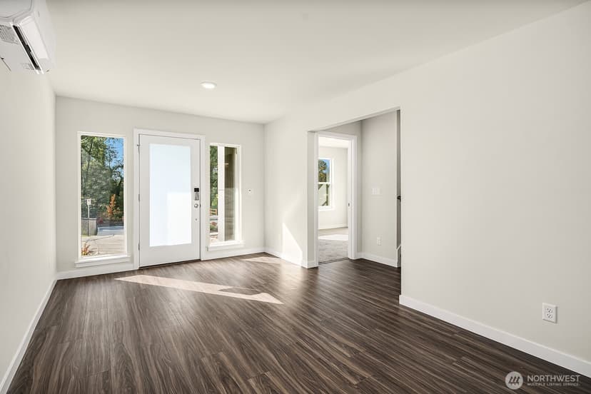 Property photo for 4273 Aberdeen Way NE, Renton photo 3