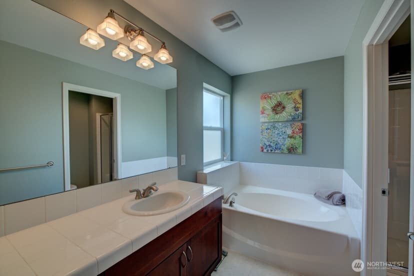 Property photo for 2140 NW Far Country Lane, Issaquah photo 31