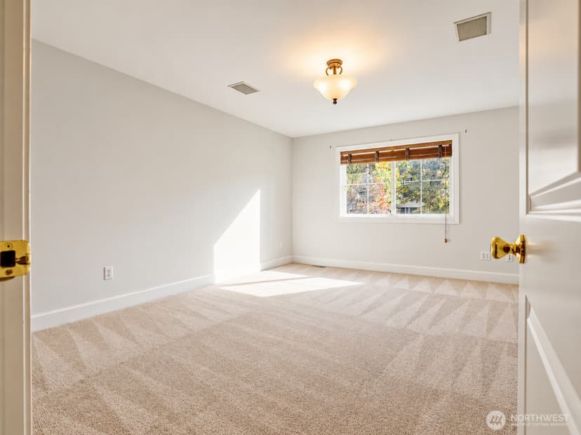 Property photo for 1965 16th Court NE, Issaquah photo 18