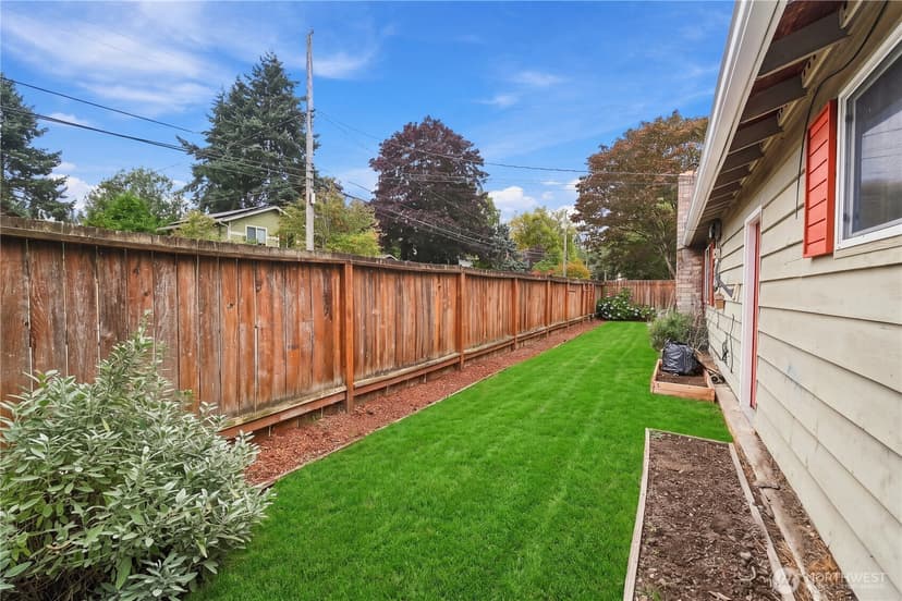 Property photo for 15403 Corliss Place N, Shoreline photo 18