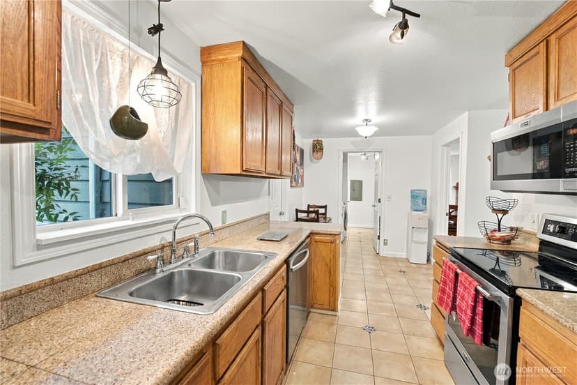 Property photo for 15403 Corliss Place N, Shoreline photo 8