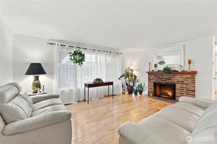 Property photo for 15403 Corliss Place N, Shoreline photo 3
