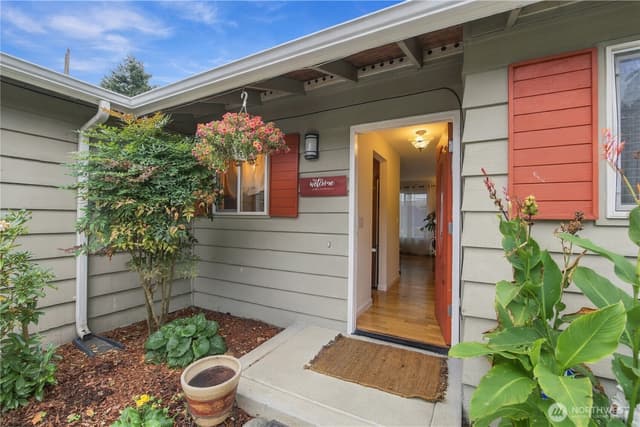 Property photo for 15403 Corliss Place N, Shoreline photo 2