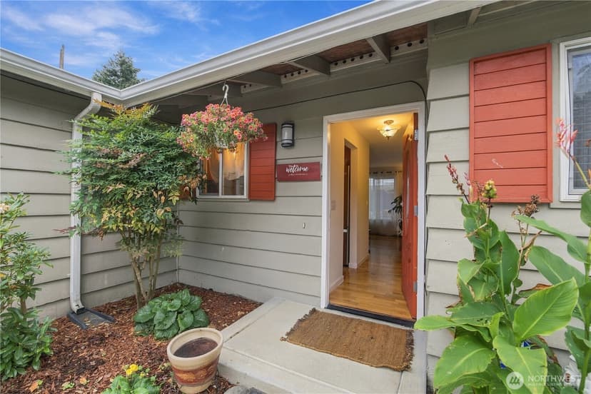 Property photo for 15403 Corliss Place N, Shoreline photo 2