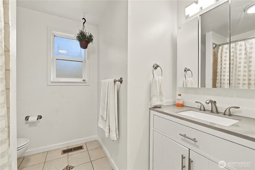 Property photo for 15403 Corliss Place N, Shoreline photo 13