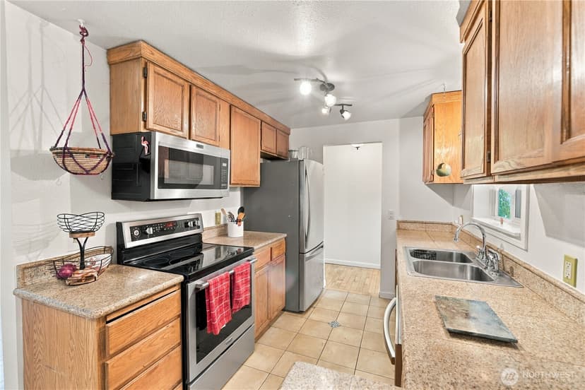 Property photo for 15403 Corliss Place N, Shoreline photo 7