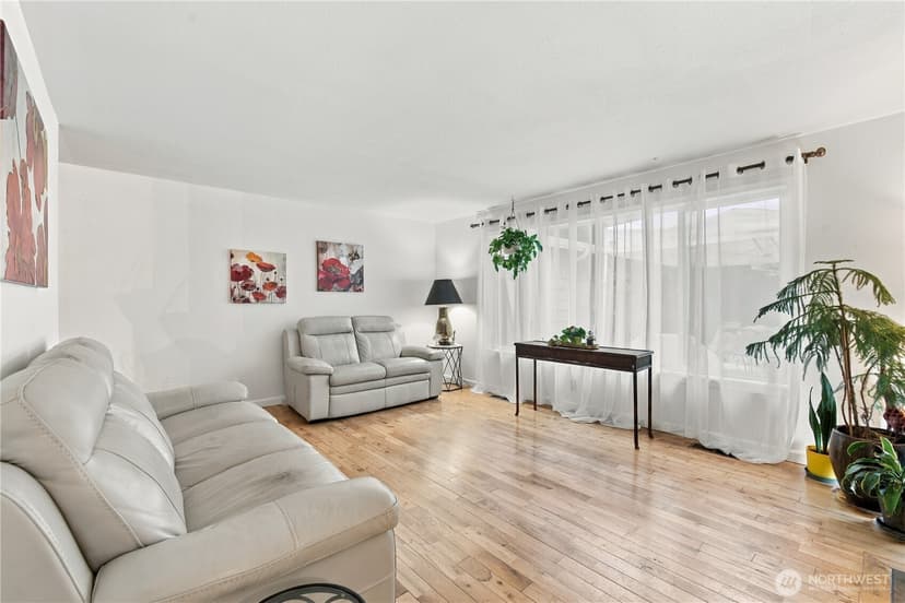 Property photo for 15403 Corliss Place N, Shoreline photo 4