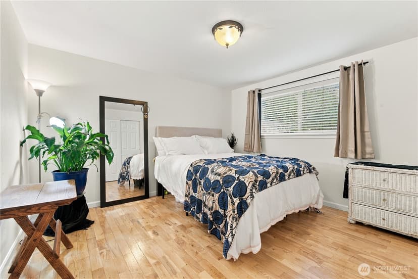 Property photo for 15403 Corliss Place N, Shoreline photo 11