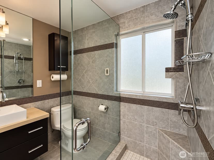 Property photo for 401 109th Avenue SE, Bellevue photo 11