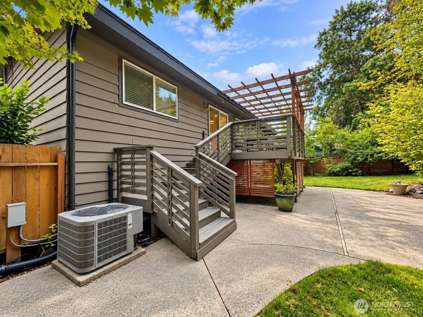 Property photo for 401 109th Avenue SE, Bellevue photo 16