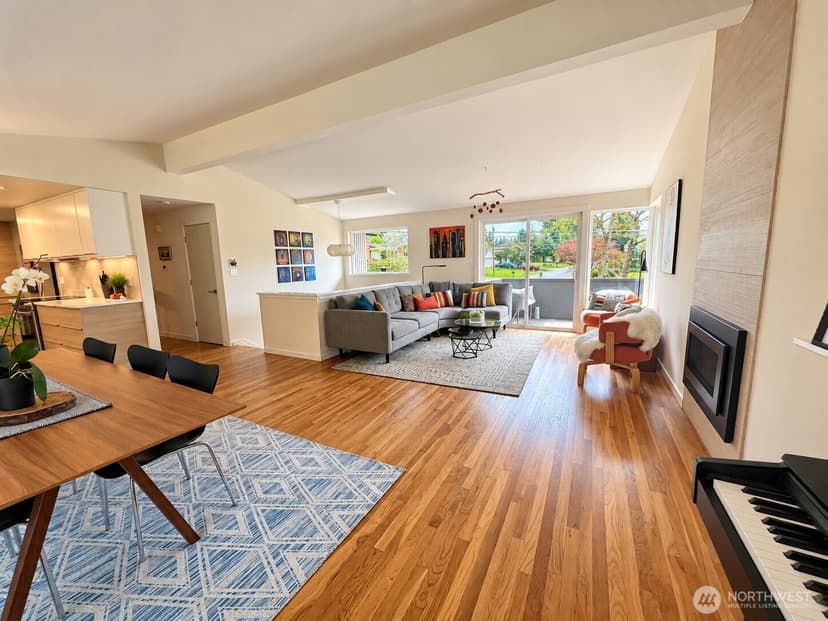 Property photo for 401 109th Avenue SE, Bellevue photo 2