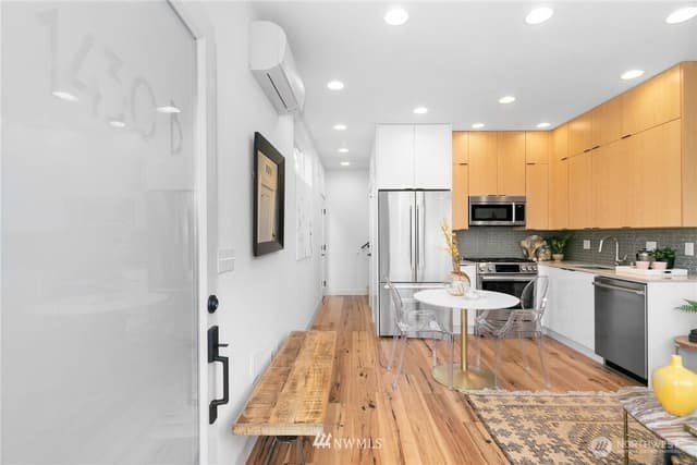 Property photo for 1430 24th Avenue #A, Seattle photo 4
