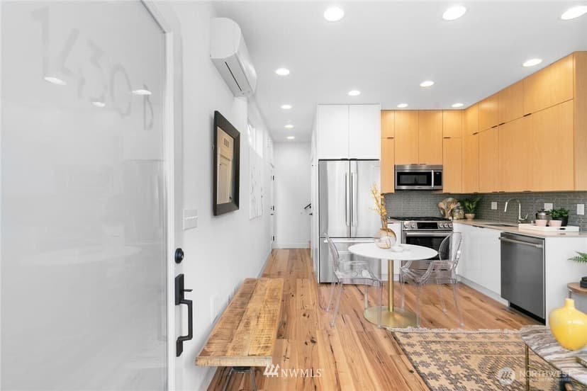 Property photo for 1430 24th Avenue #A, Seattle photo 4