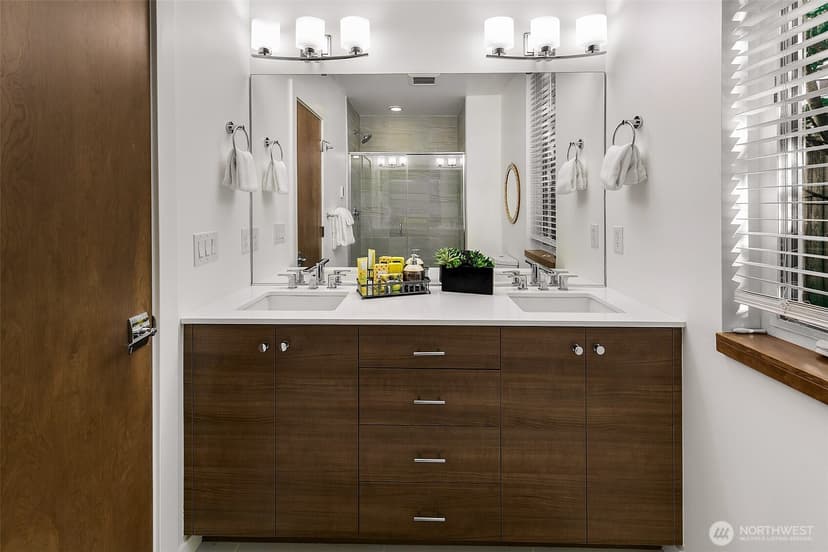 Property photo for 208 16th Avenue #E, Seattle photo 9