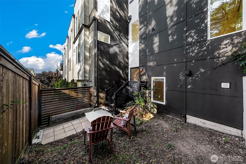 Property photo for 208 16th Avenue #E, Seattle photo 17