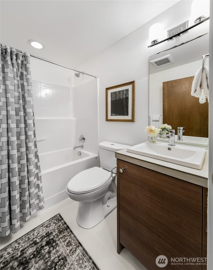Property photo for 208 16th Avenue #E, Seattle photo 14