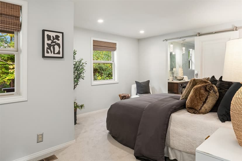 Property photo for 11020 SE 64th Street, Bellevue photo 17