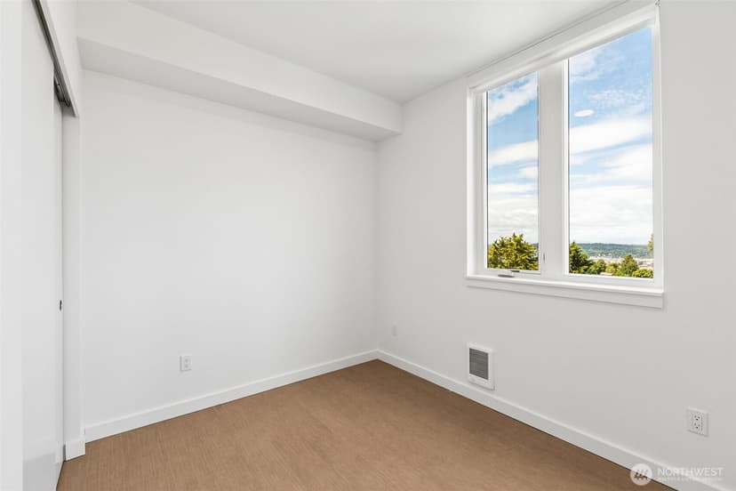 Property photo for 5819 Phinney Avenue N #401, Seattle photo 16