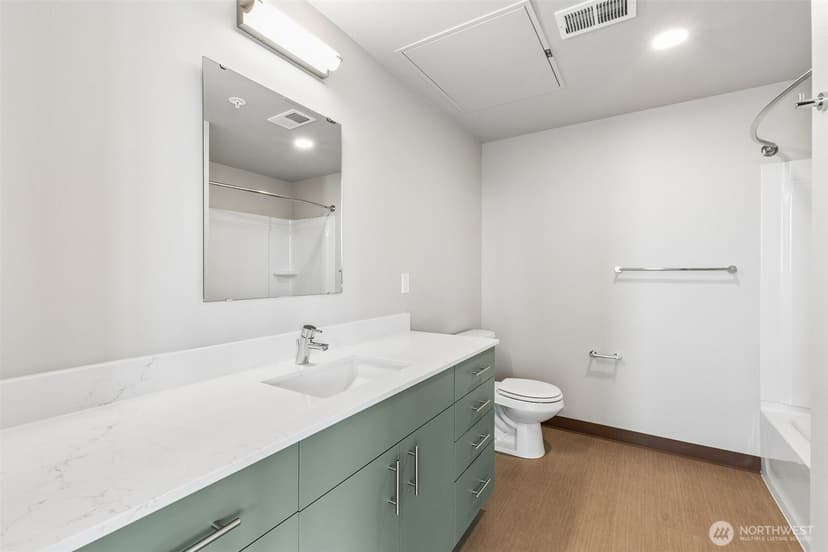 Property photo for 5819 Phinney Avenue N #401, Seattle photo 17