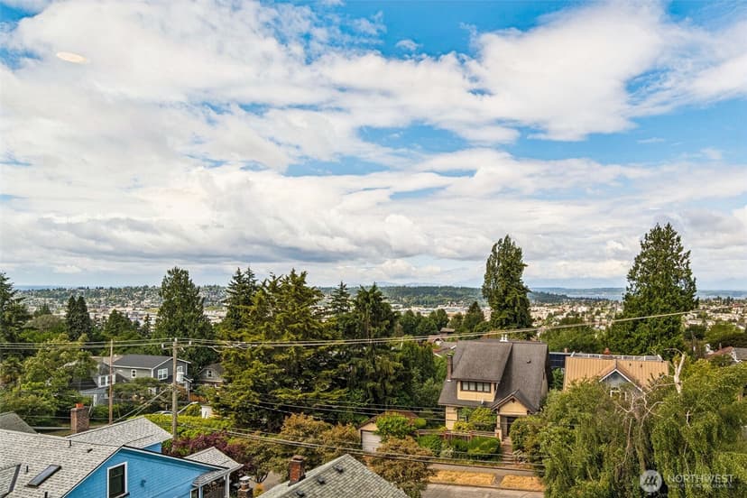 Property photo for 5819 Phinney Avenue N #401, Seattle photo 18