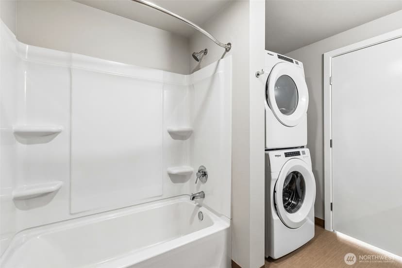 Property photo for 5819 Phinney Avenue N #401, Seattle photo 8