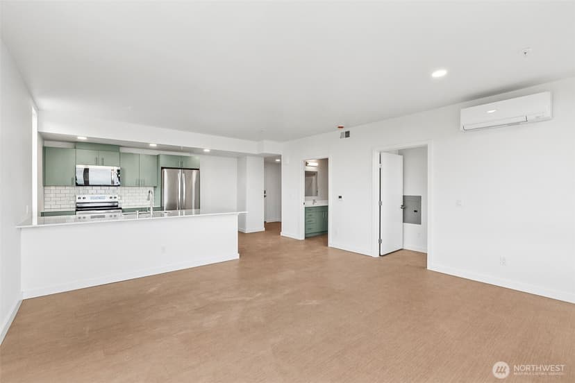 Property photo for 5819 Phinney Avenue N #401, Seattle photo 11