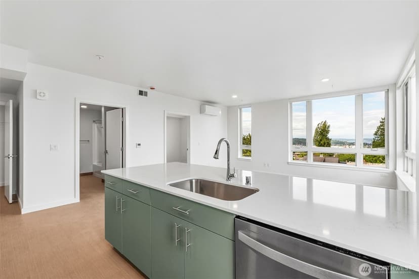 Property photo for 5819 Phinney Avenue N #401, Seattle photo 10