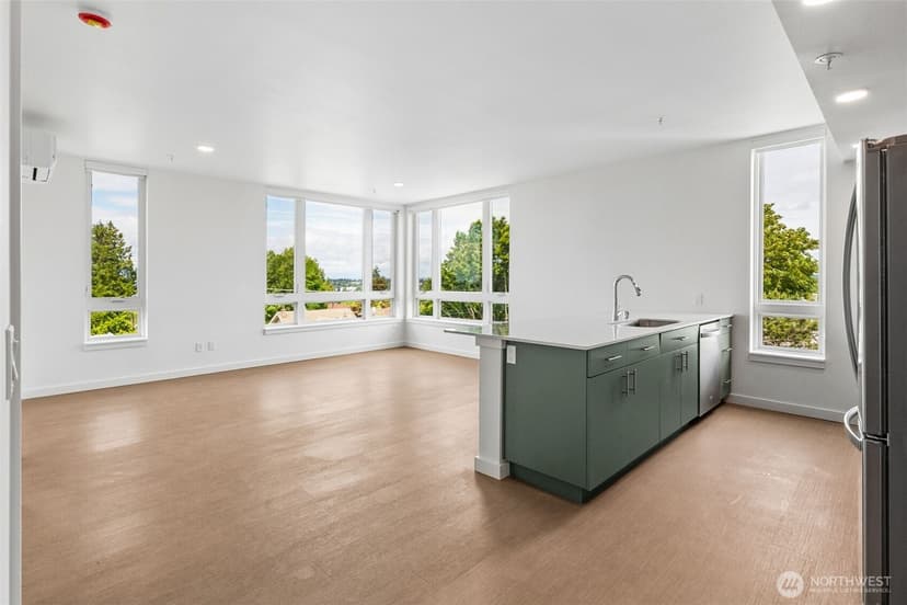Property photo for 5819 Phinney Avenue N #401, Seattle photo 9