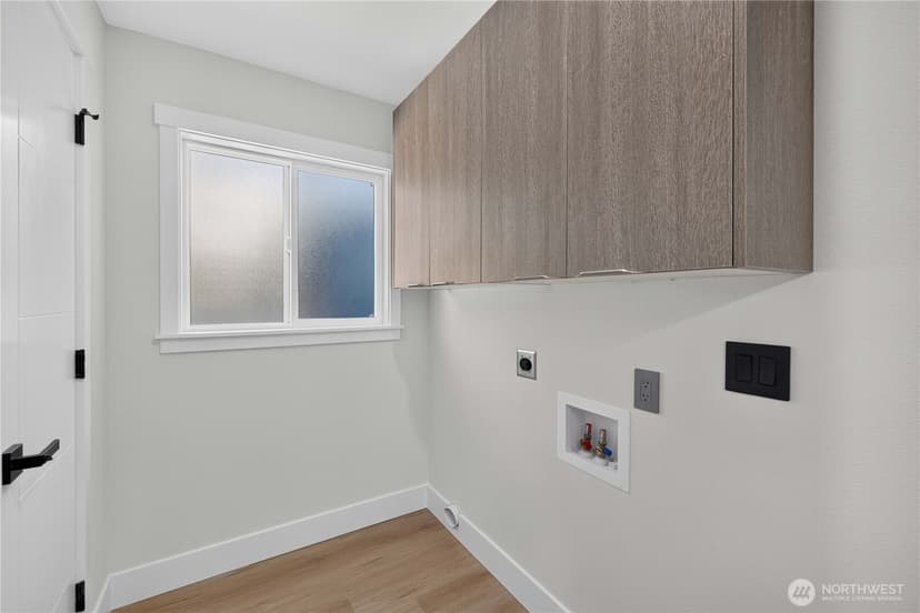 Property photo for 5520 Brooklyn Avenue NE, Seattle photo 11