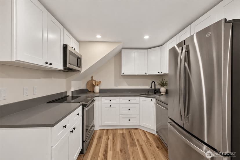 Property photo for 5520 Brooklyn Avenue NE, Seattle photo 31