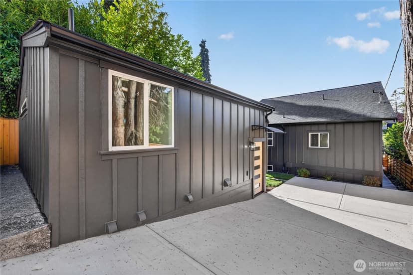 Property photo for 5520 Brooklyn Avenue NE, Seattle photo 28