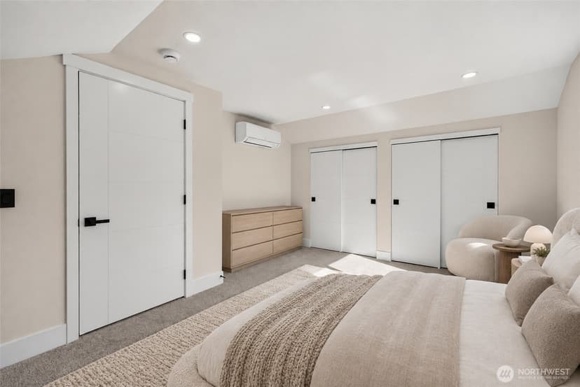 Property photo for 5520 Brooklyn Avenue NE, Seattle photo 16