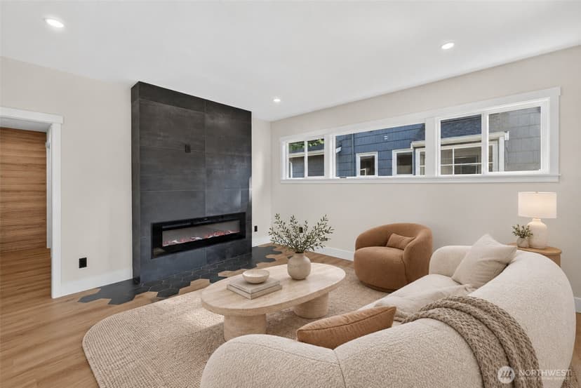 Property photo for 5520 Brooklyn Avenue NE, Seattle photo 9