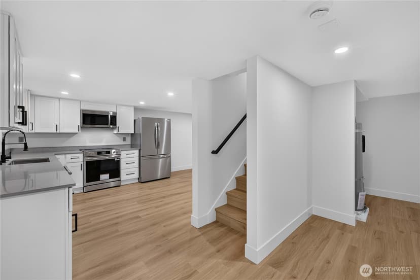 Property photo for 5520 Brooklyn Avenue NE, Seattle photo 22