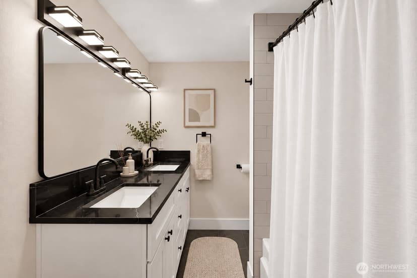 Property photo for 5520 Brooklyn Avenue NE, Seattle photo 33