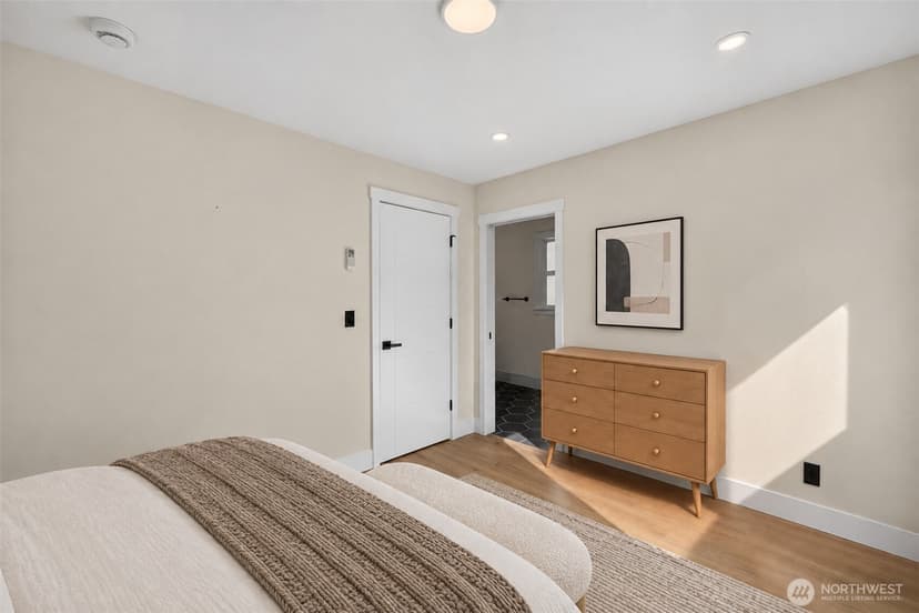 Property photo for 5520 Brooklyn Avenue NE, Seattle photo 13