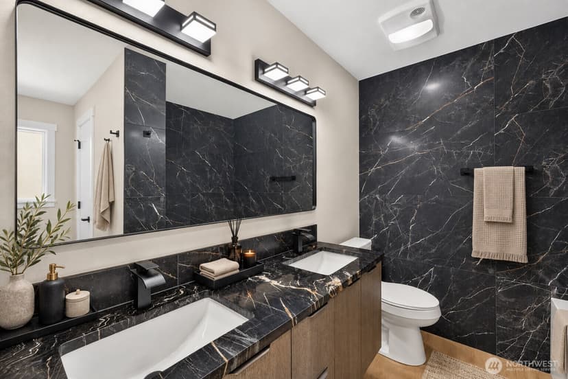 Property photo for 5520 Brooklyn Avenue NE, Seattle photo 10