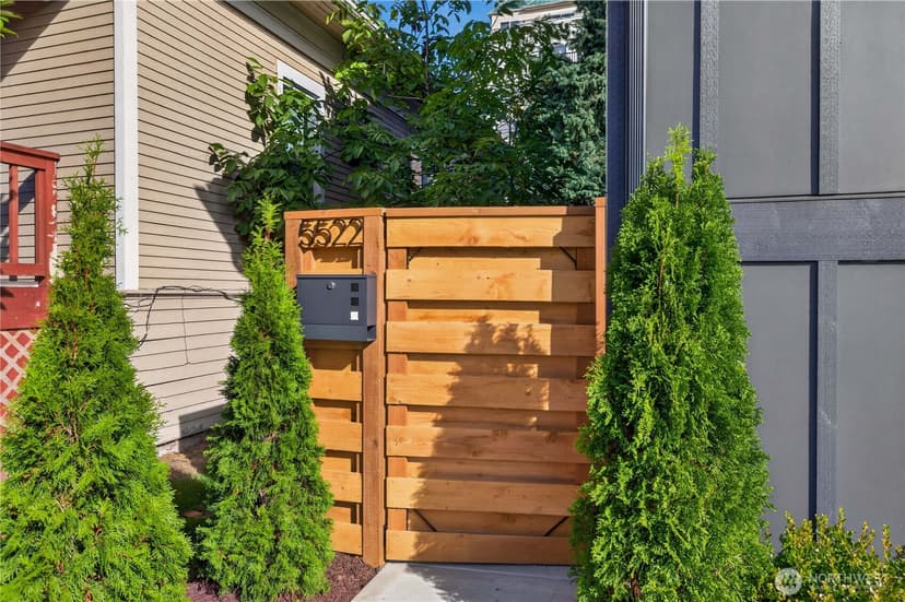 Property photo for 5520 Brooklyn Avenue NE, Seattle photo 20