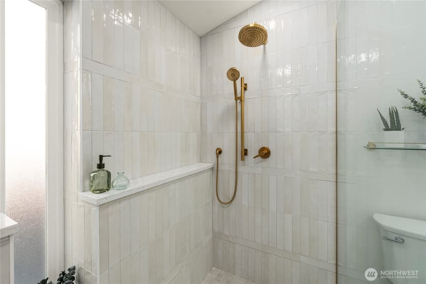 Property photo for 3542 43rd Avenue W, Seattle photo 16