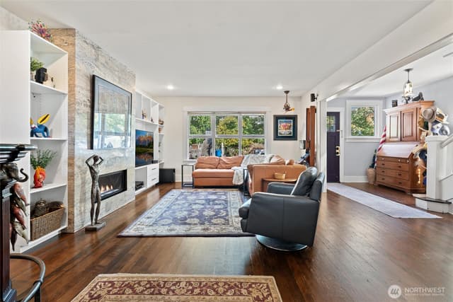 Property photo for 1405 N 41st Street, Seattle photo 4