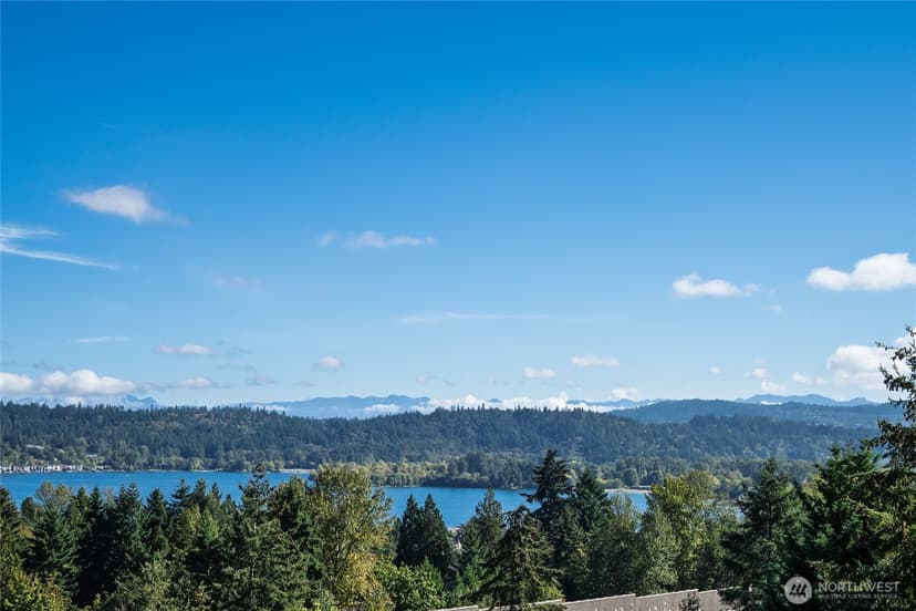 Property photo for 18707 SE Newport Way #410, Issaquah photo 12