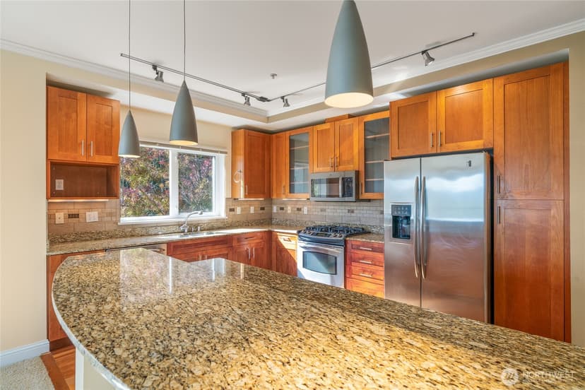 Property photo for 18707 SE Newport Way #410, Issaquah photo 6
