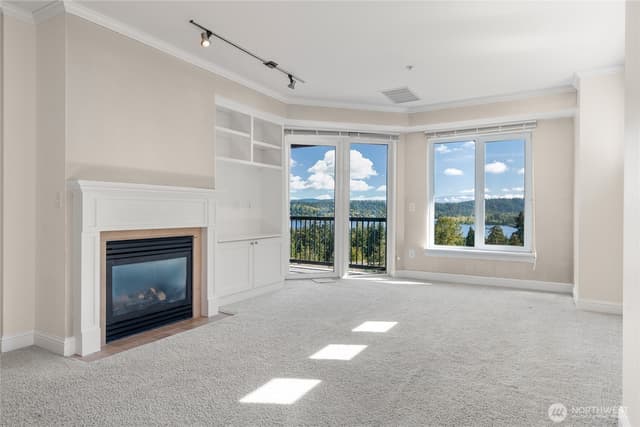 Property photo for 18707 SE Newport Way #410, Issaquah photo 3